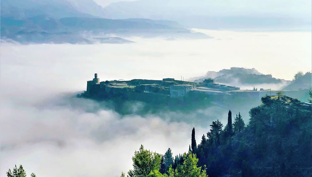 Traveler of Lost City: Gjirokastër and Berat